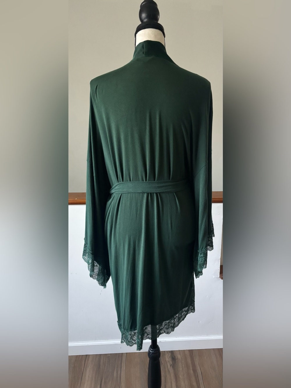 Victoria’s Secret Heavenly Green Lace Trim Robe - Picture 4 of 11
